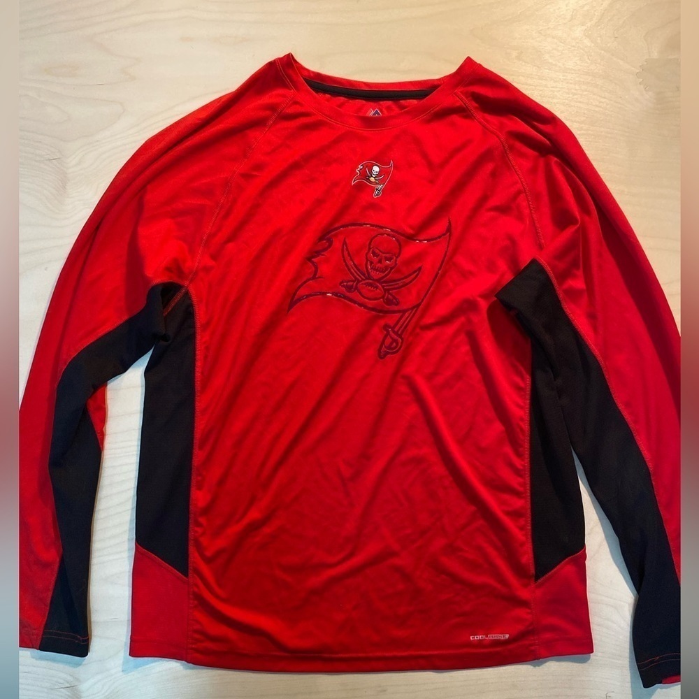 Majestic Long Sleeve Tee Tampa Buccaneers size large (CU)